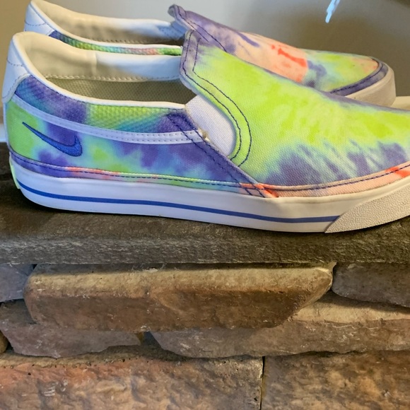 Nike Shoes - WORN 1 TIME!!! Size 9 Nike Slip on sneakers.
